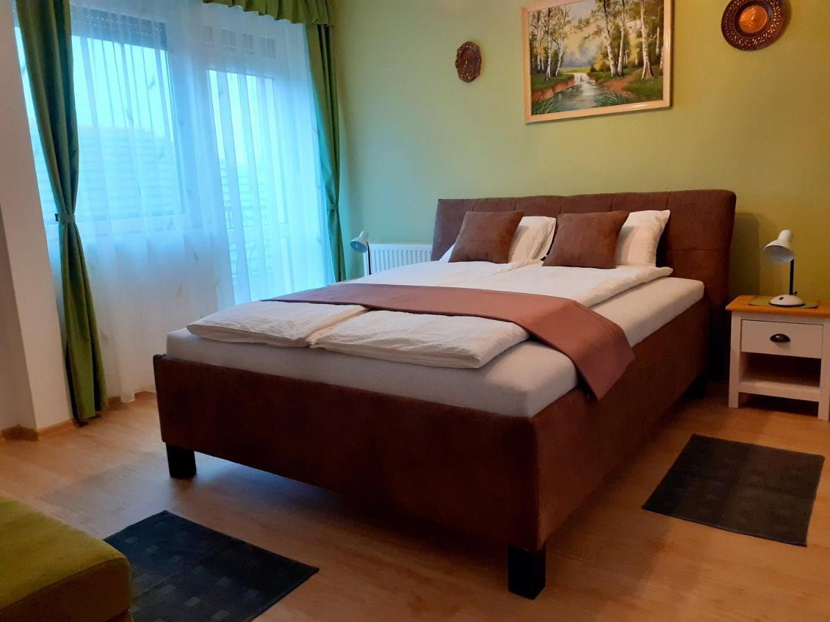 Hotel Pacsirta Vendeghaz Egerszalók Exterior foto