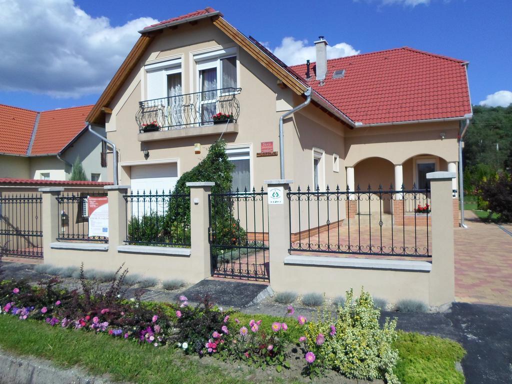 Hotel Pacsirta Vendeghaz Egerszalók Exterior foto